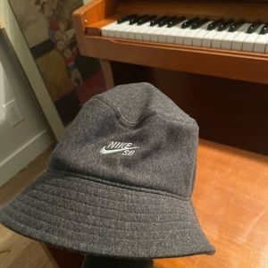 Nike bucket hat